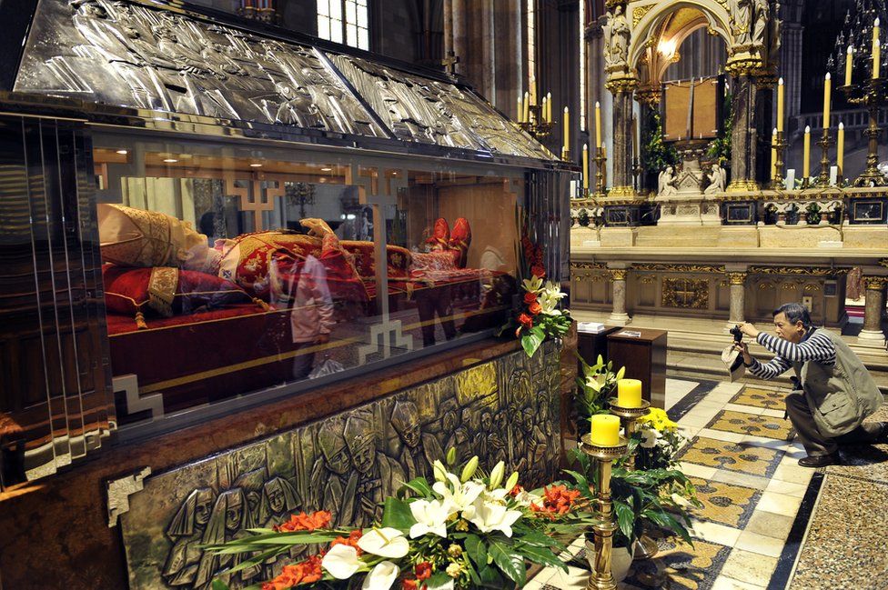Tomb of beatified Cardinal Alojzije Stepinac in Zagreb cathedral, 31 May 11
