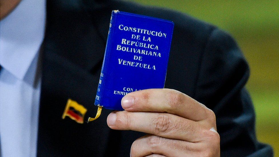 Foto de la constitución venezolana