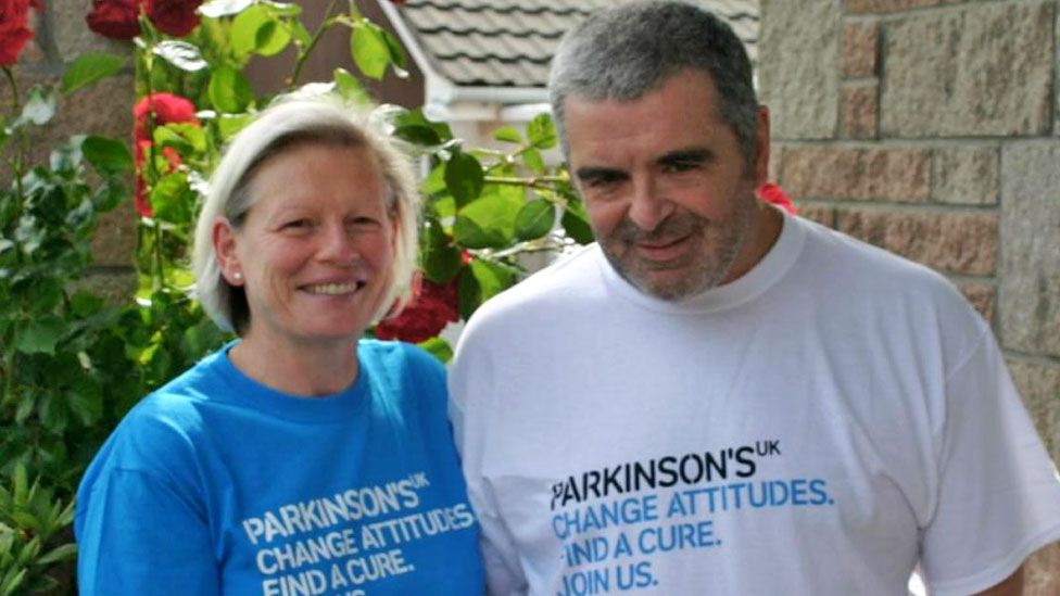Joy detectó el olor por primera vez en su esposo Les, a quien le diagnosticaron Parkinson a la edad de 45 años.