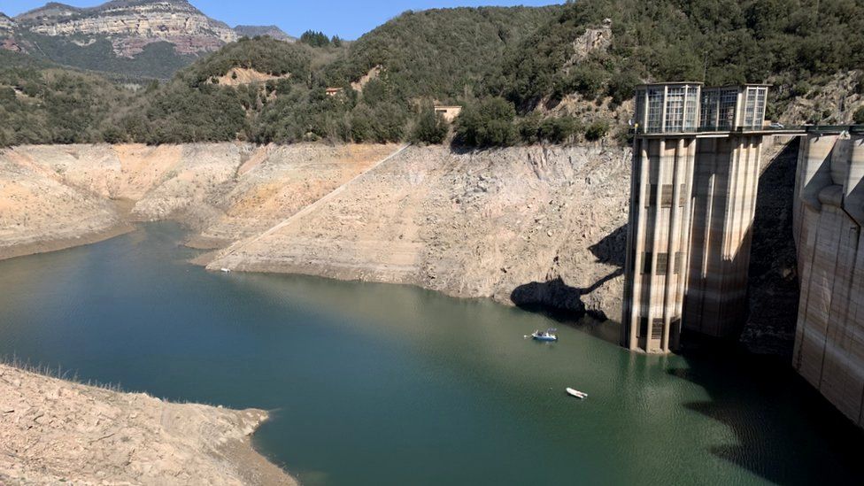 Водохранилище Сау в северо-восточном испанском регионе Каталонии