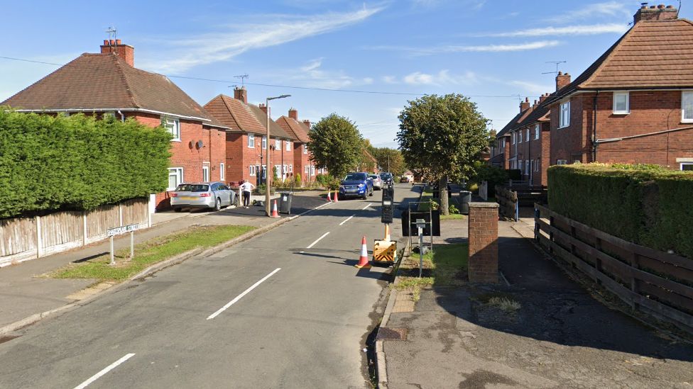 Man arrested in Holmewood after 'suspicious items' found - BBC News