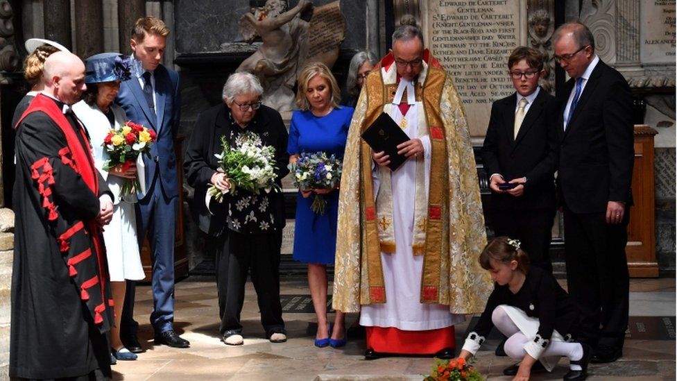 Dean of Westminster, John Hall (3R), accompanied by first wife Jane Hawking (2L) and daughter Lucy Hawking (C), presides over the internment of the ashes