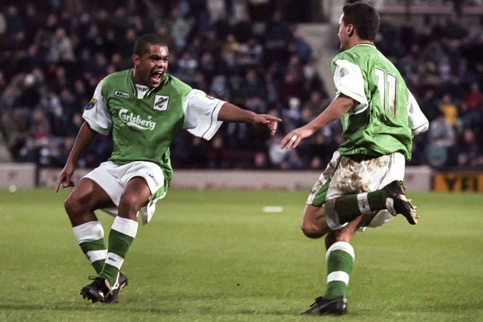 Kevin Harper playing for Hibs