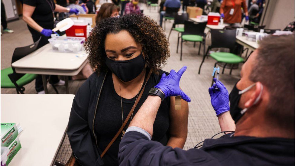 Вакцина против Covid вводится в США