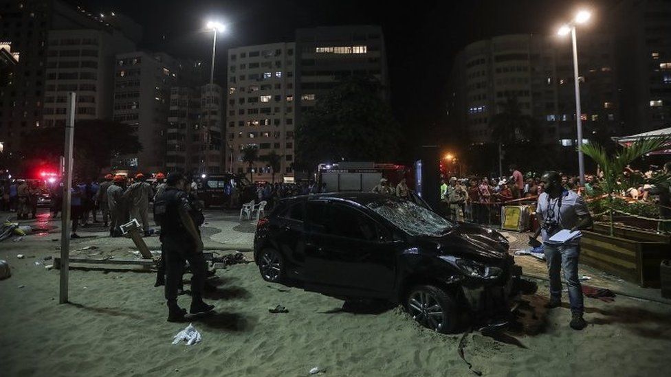 Officials investigate at the site of accident in Rio de Janeiro, Brazil. Photo: 18 January 2018