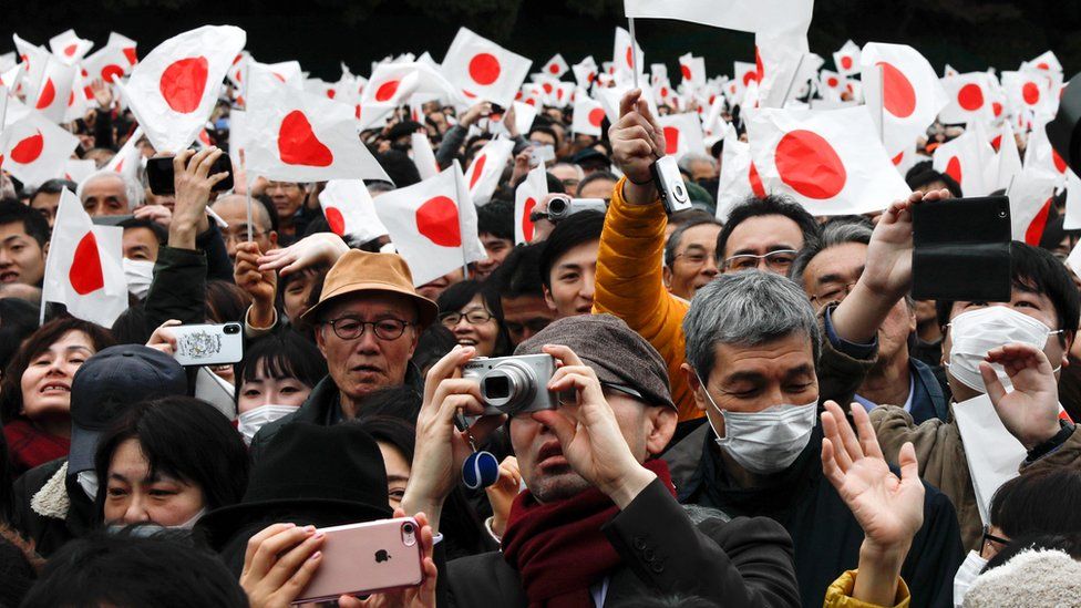 crowds attend Akihito's last appearance