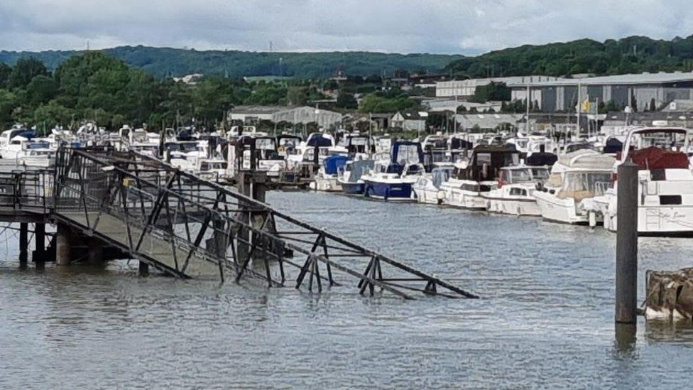 Collapsed lower section of Rochester Pier