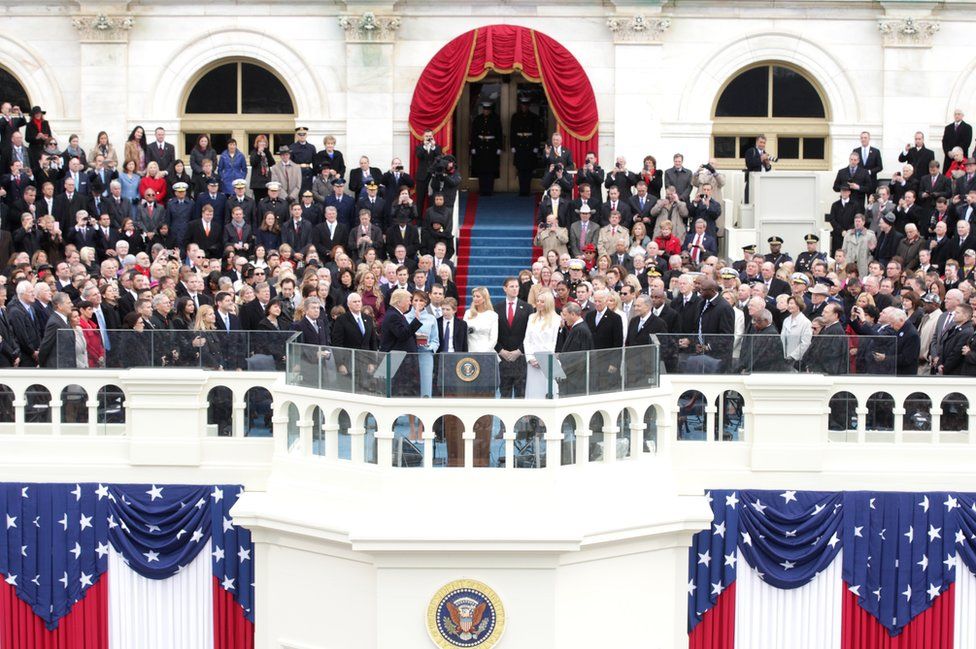 Donald Trump realiza su juramento el 20 de enero de 2017 para convertirse en el presidente 45º de Estados Unidos.