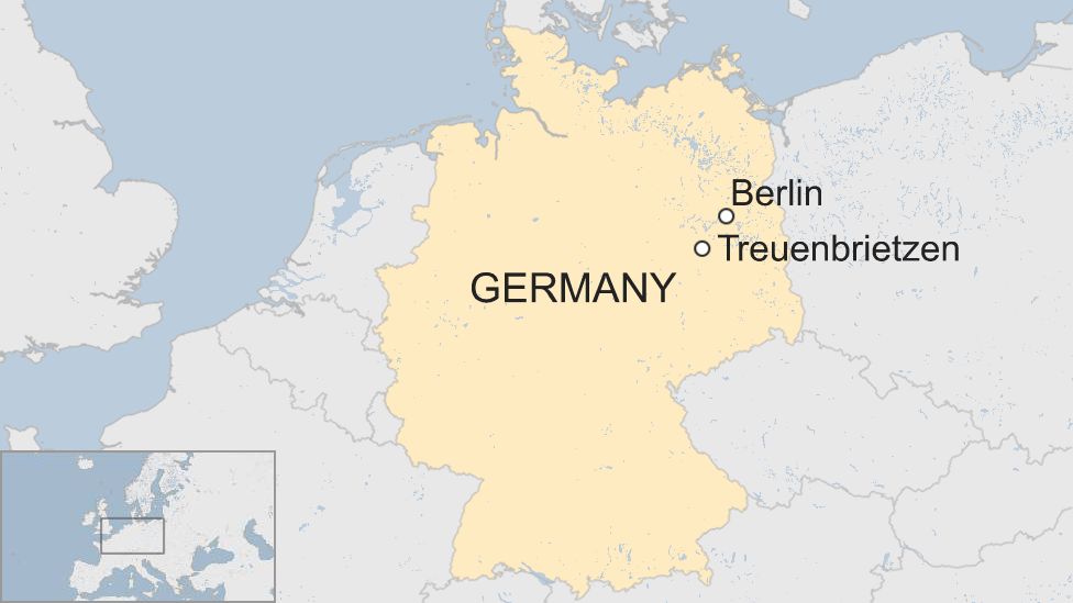 Germany fire: Firefighters battle huge Berlin forest blaze - BBC News