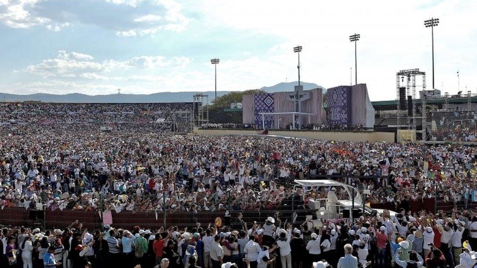 General view of the meeting of Pope Francis with families in the Vi­ctor Manuel Reyna stadium in Tuxtla Gutierrez, Chiapas state (15 February 2016)