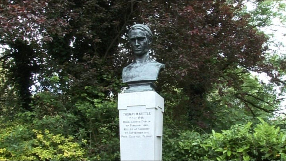 A bust of WW1 soldier Thomas Kettle has been erected in St Stephen's Green in the centre of Dublin