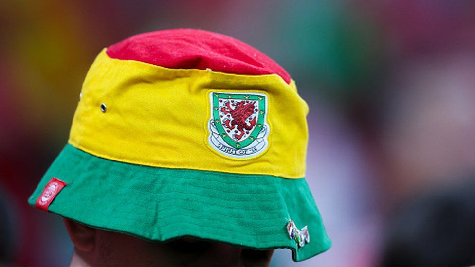 World Cup: Why do Wales football fans wear bucket hats? - BBC News