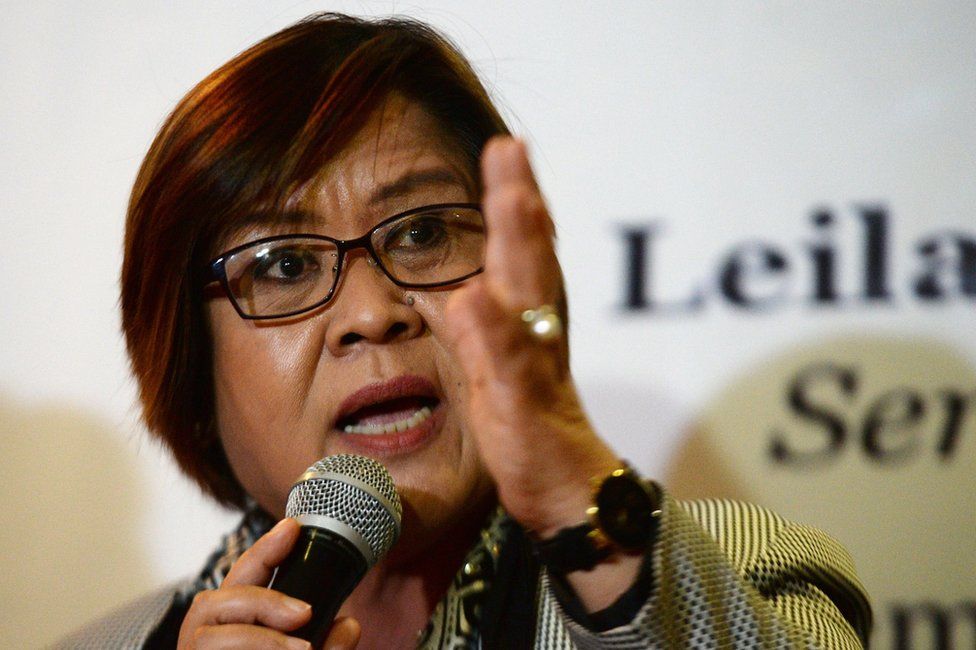 Former justice secretary and human rights chief Senator Leila de Lima gestures during a press conference in Manila on 7 November 2016 after filing her petition for habeas data against Philippine President Rodrigo Duterte.