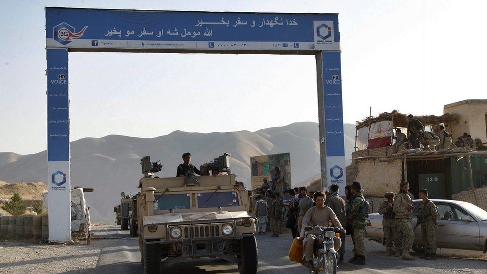 Afghan security reinforcements from Kabul arrived in Kunduz on 30 September 2015