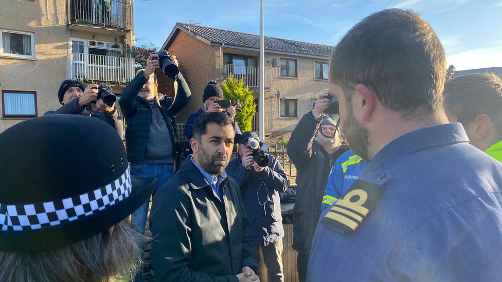 humza yousaf with emergency workers