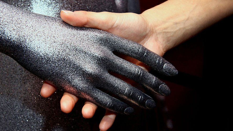 OCD: Rubber hand party trick could help sufferers, new study says - BBC News