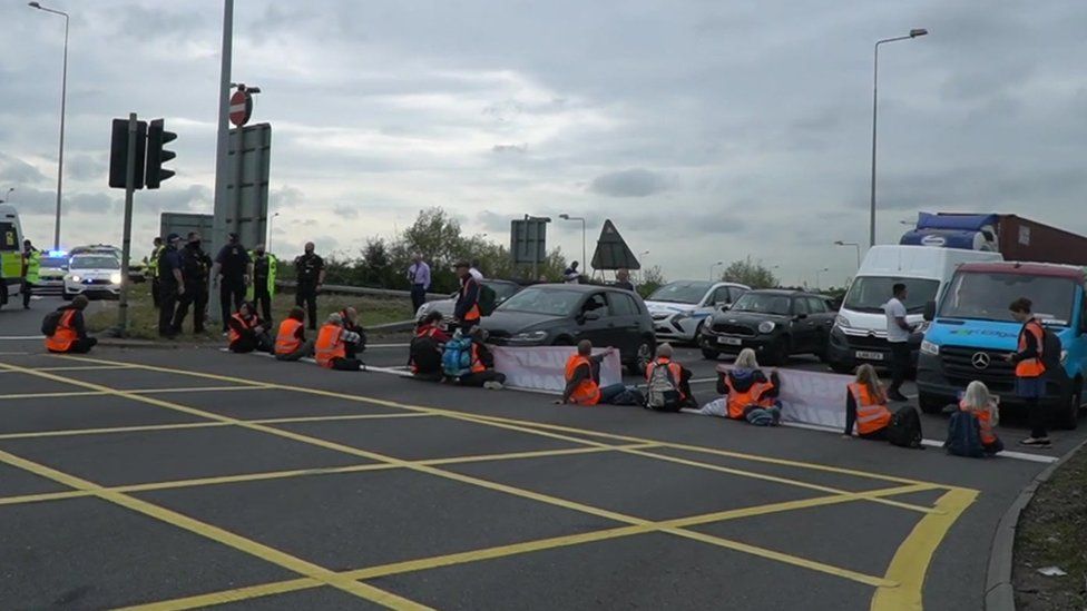 Insulate Britain M25 protest