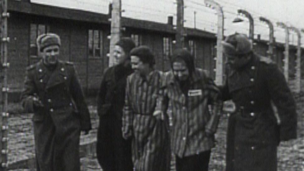 советские солдаты в Освенциме