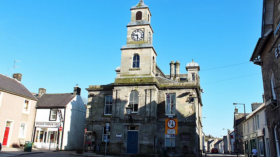 Textile town Langholm aims to reverse 'downward trajectory' - BBC News