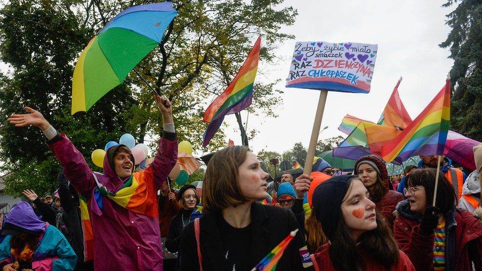 APLIKACIONI I TAKIMEVE TË ZOTIT HOMOSEKSUAL