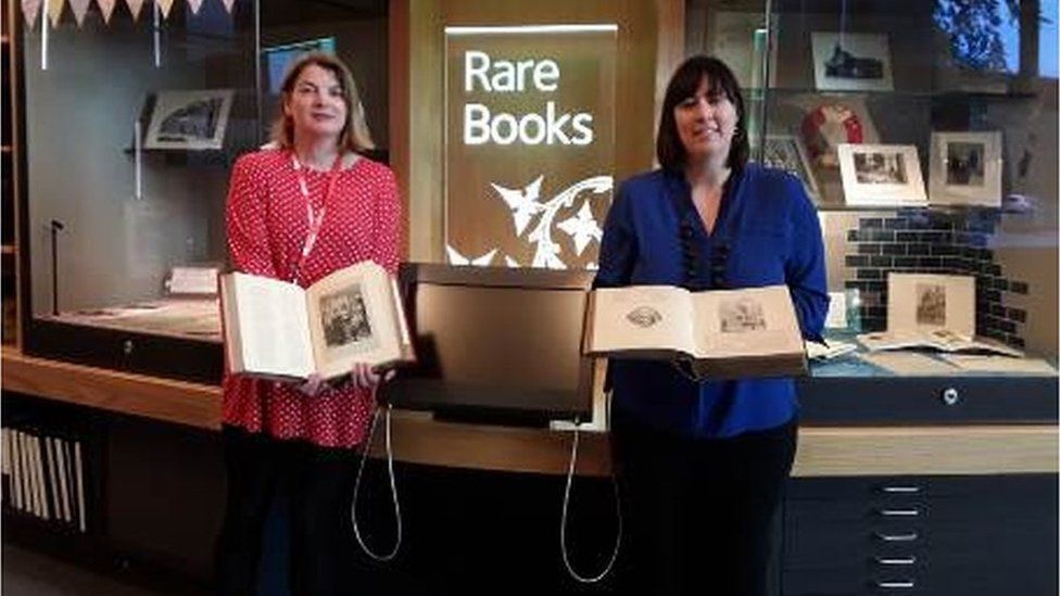 Sara Ann Kelly and Cassie Kennedy (L-R) in Dunfermline Carnegie Library