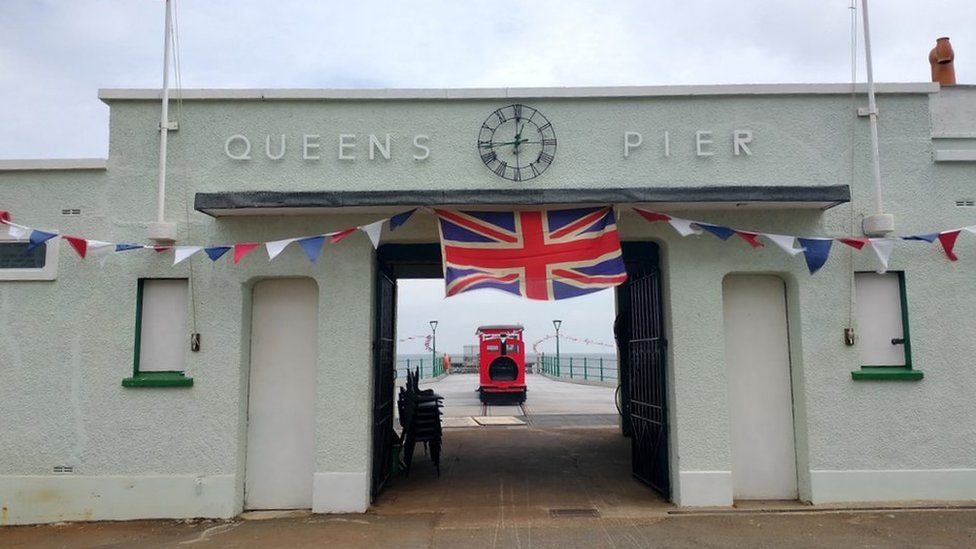 Queens Pier, Ramsey