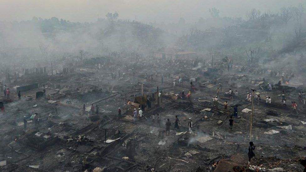 Bangladesh fire: Thousands shelterless after blaze at Rohingya camp - BBC  News