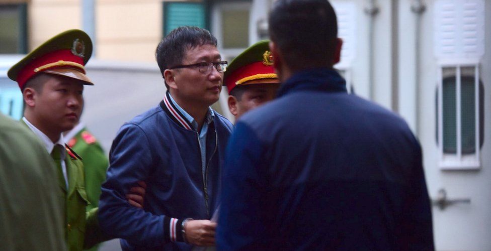Trinh Xuan Thanh led into court in Hanoi (9 Jan 2018)