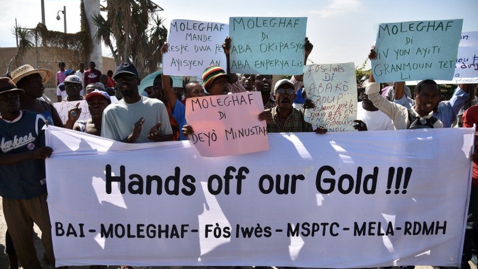 Акция протеста активистов оппозиции перед посольством США в Порт-о-Пренсе (21 января 2015 г.)