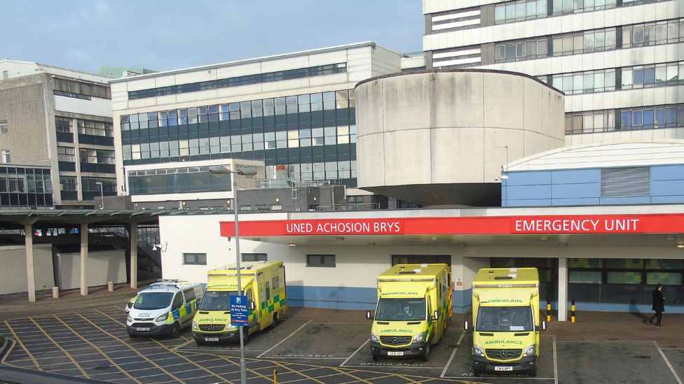 Call for NHS probe after rise in deaths in Wales - BBC News