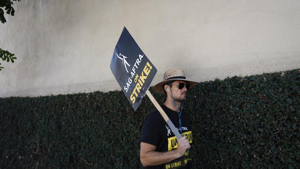Sag-Aftr members and supporters picket outside Warner Brothers Studios