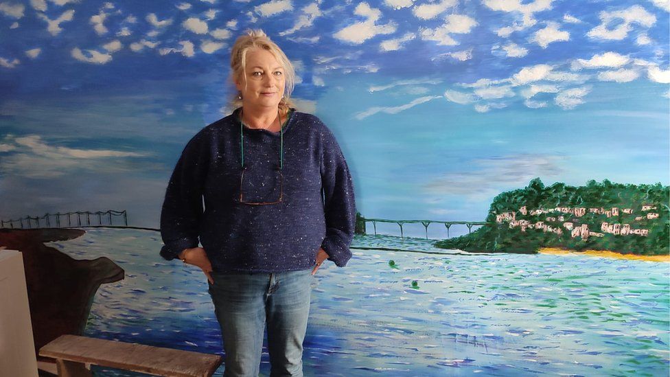 Helen Barnes, mural artist from Network Rail (volunteer days)
