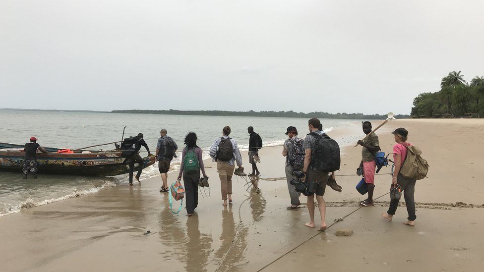 Researchers from LSHTM leaving Rubane island following a mosquito survey
