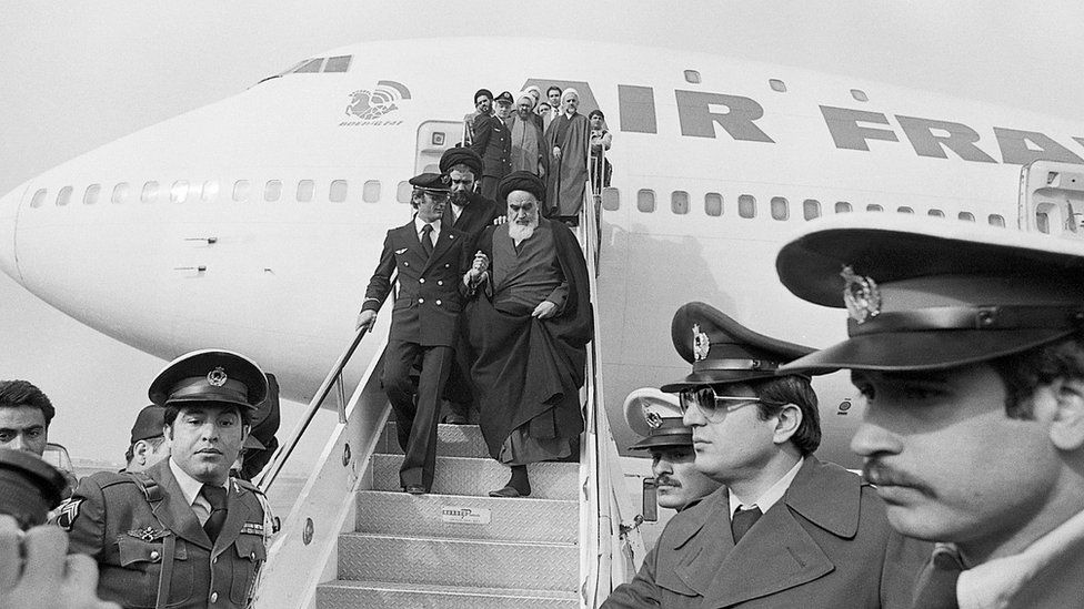 Khomeini steps off flight as he arrives in Iran for first time in 14 years on 1 February 1979