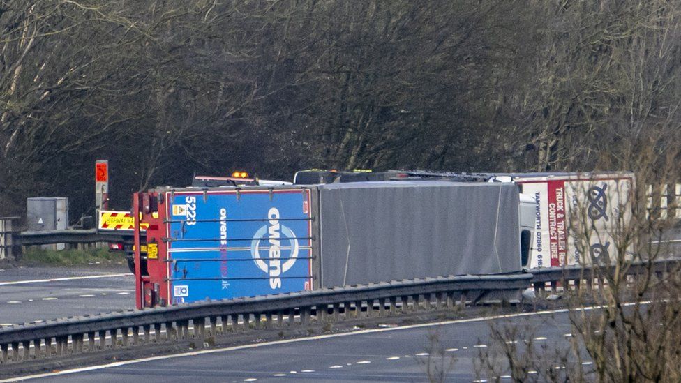 Lorry overturned on the M4
