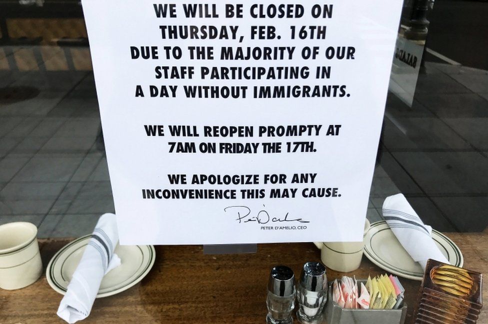 a sign saying the restaurant is closed