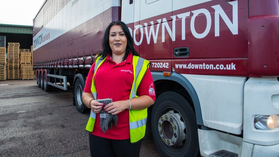 Life on the road as a female lorry driver - BBC News