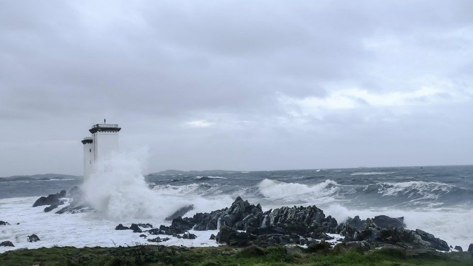In pictures: Storm Agnes sweeps across Scotland - BBC News