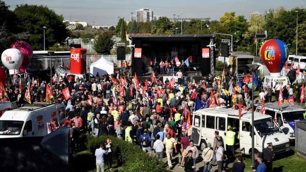 Air France managers' clothes ripped off by angry mob, France 