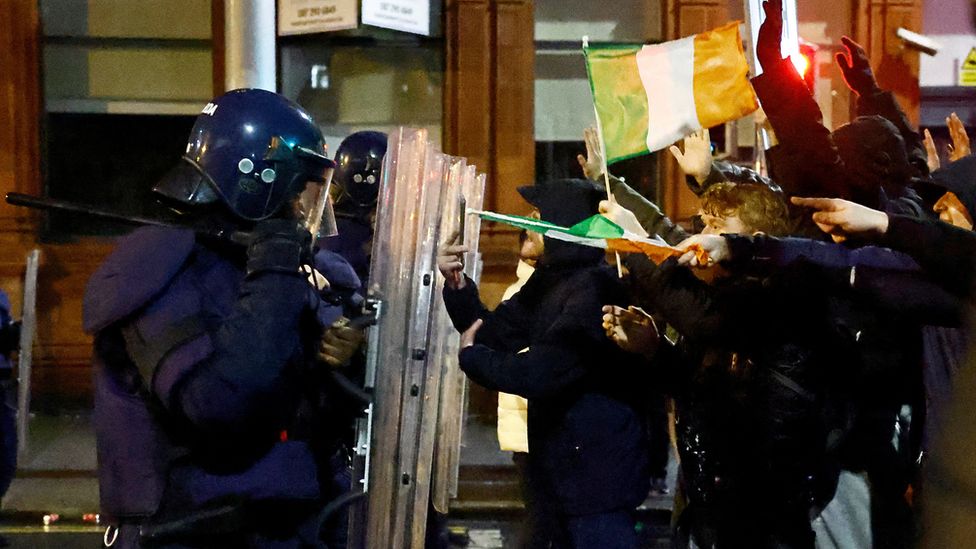 Am Donnerstagabend kam es zu Zusammenstößen zwischen Randalierern und der Polizei
