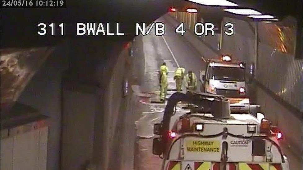 Blackwall Tunnel lane closure causes five mile traffic queues in