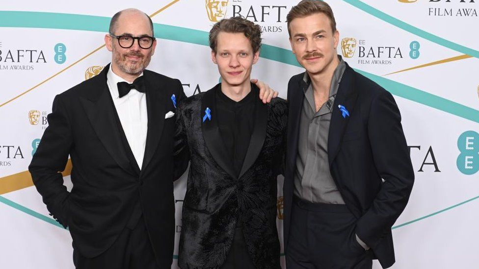 Director Edward Berger (left) and star Felix Kammerer (centre)