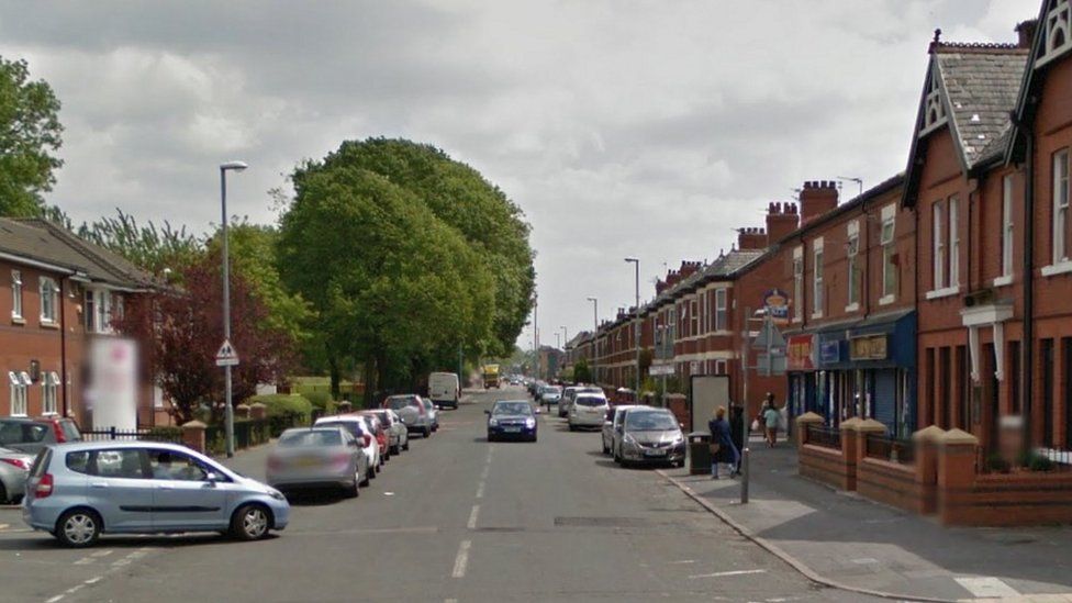 Man shot in thigh outside Moss Side cafe - BBC News