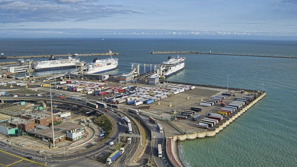 Summer holiday getaway brings Dover port traffic delays BBC News