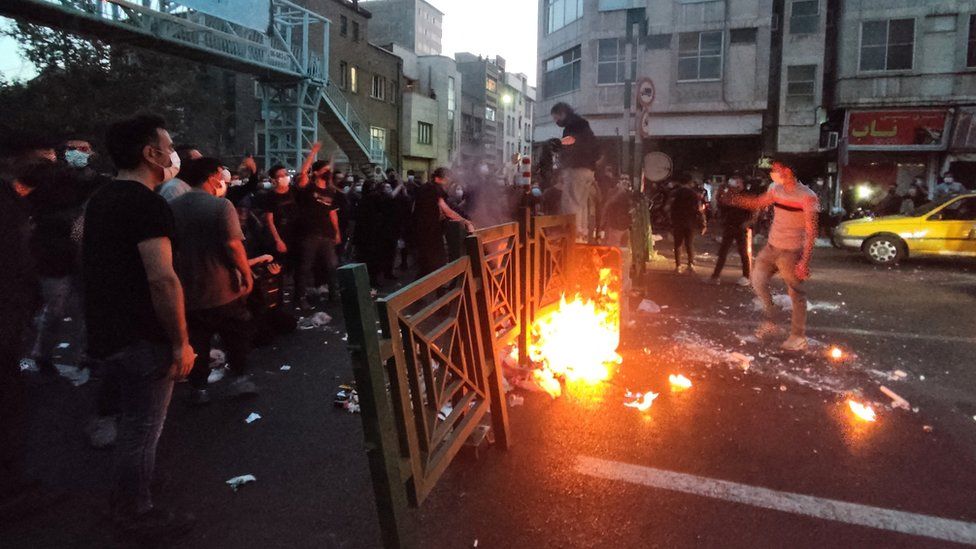 Protesters in Tehran (21/09/22)