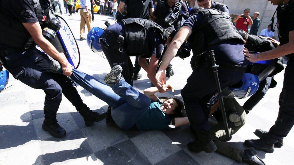 Turkish riot policemen detain protesters during the trial of Nuriye Gulmen and Semih Ozakcain in front of Ankara Courthouse
