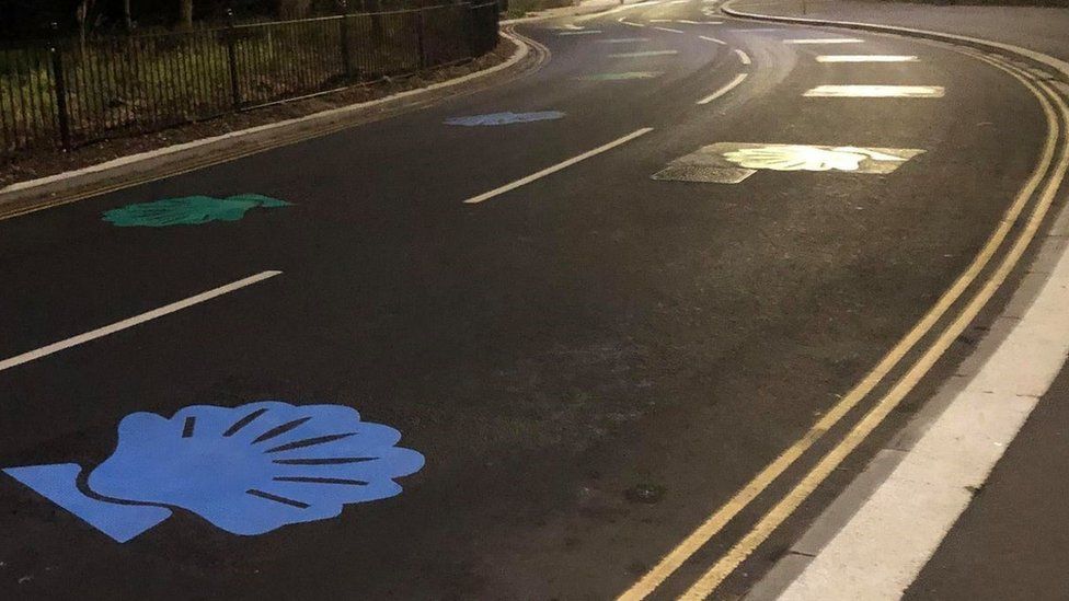 Poole road markings