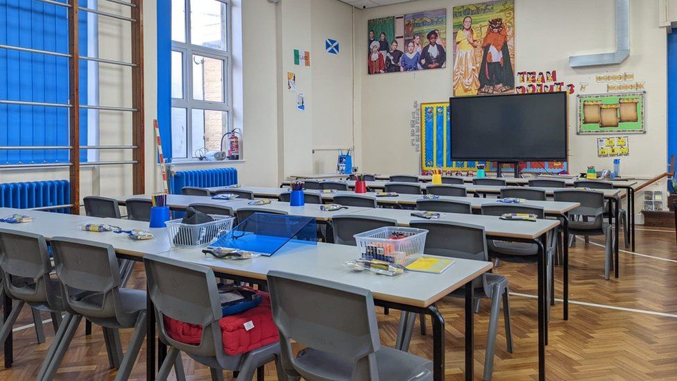 Halifax: Primary school that lost classrooms in fire is rebuilt - BBC News