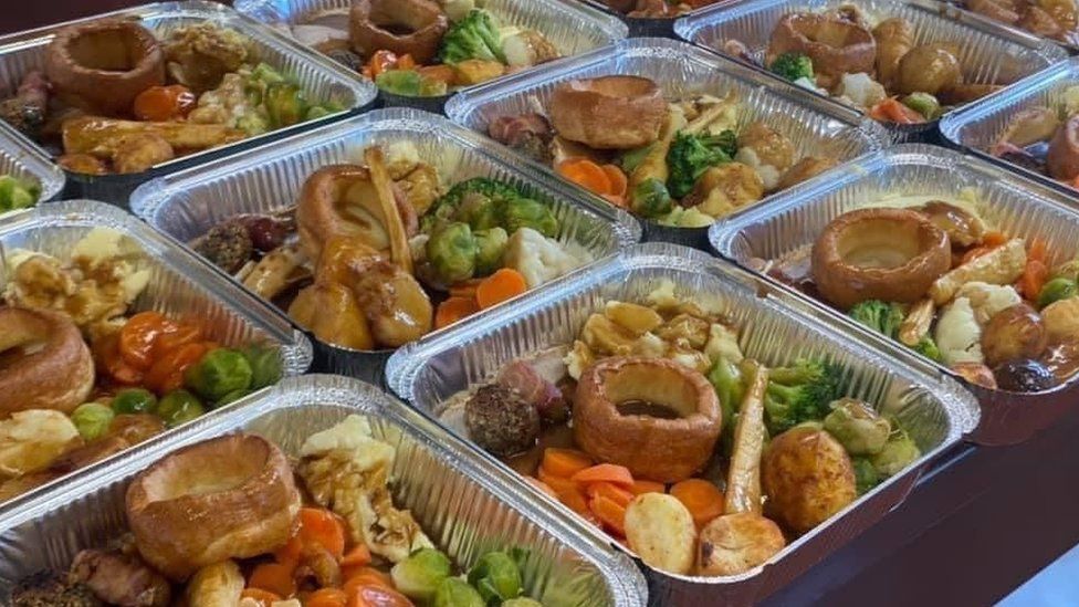 Free Christmas meals offered to struggling Shrewsbury families - BBC News