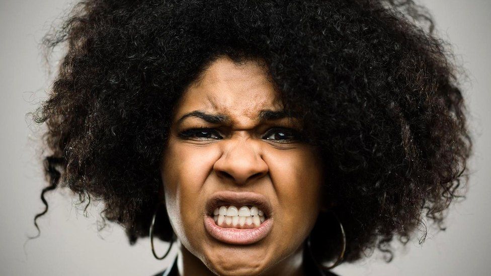 Глядя на лицо собеседника, надо пытаться понять не его эмоции, а то, чего он ожидает от взаимодействия с вами